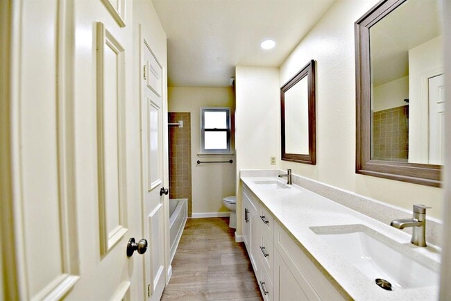 Building Photo - 6606 Hondo Bend