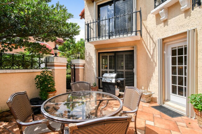 Building Photo - 28 Uno Lago Dr