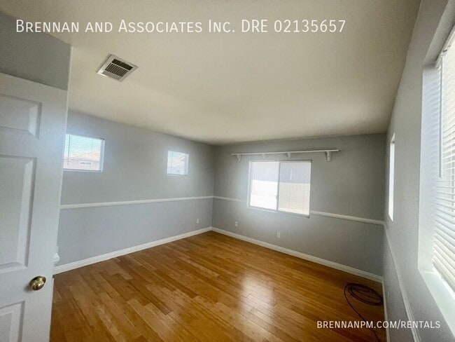 Building Photo - 1533 Applegate St