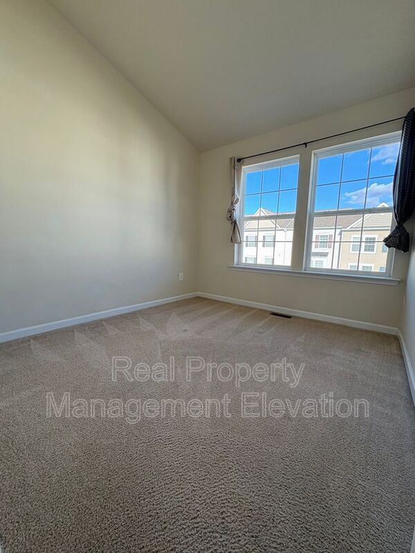 Building Photo - 249 Schramm Lp