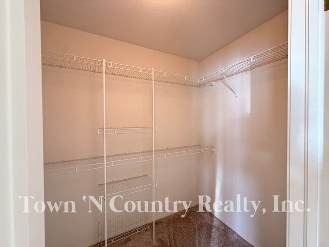 Building Photo - 139 Greenbriar Way