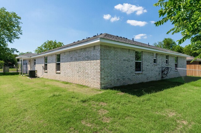 Building Photo - 503 Bonnie Dr