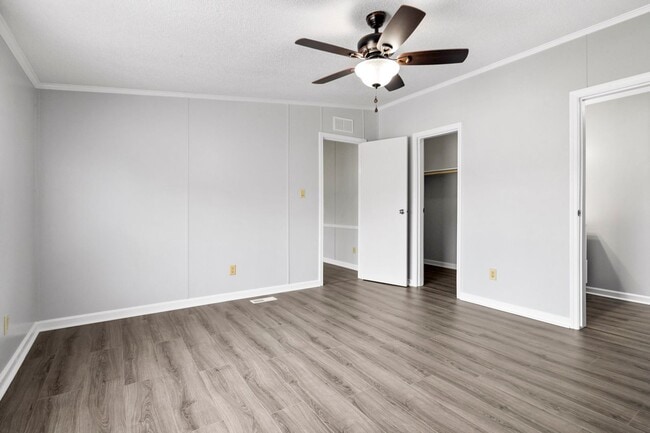 Building Photo - 3 Bed 2 Bath Home Close to Fort Bragg