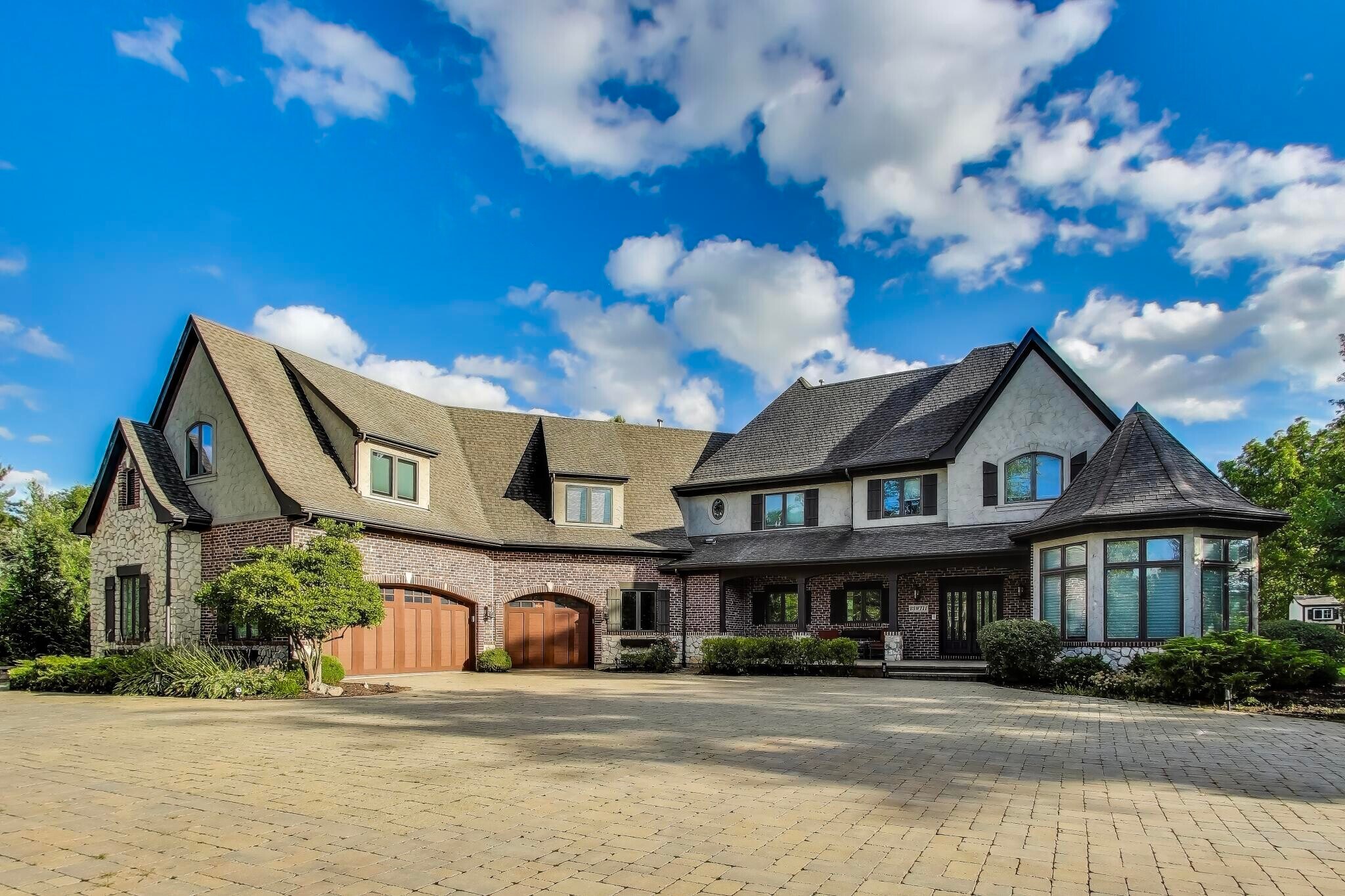 Building Photo - 23W711 Hobson Rd