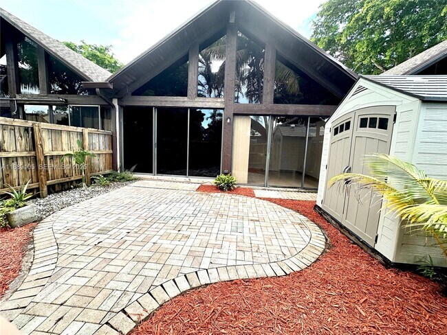 Building Photo - 497 N University Dr