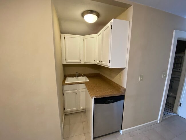 Kitchen - 1471 Grand Ave