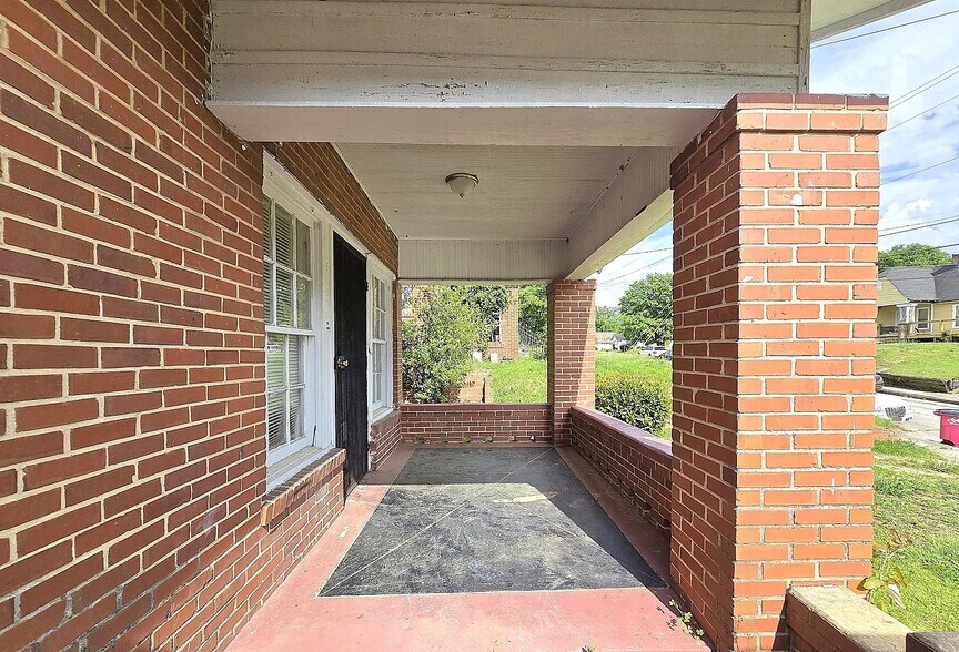 Building Photo - 2483 Beech Ave