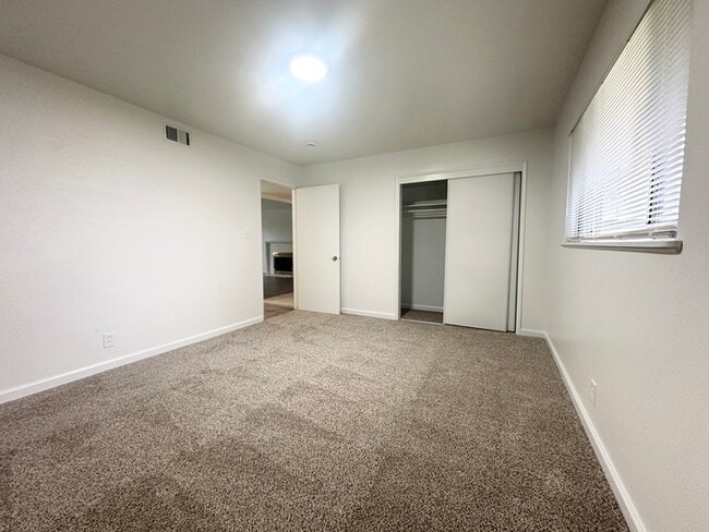 Building Photo - Updated 3 Bedroom 1.5 Bathroom Home in Desirable Arden Park!