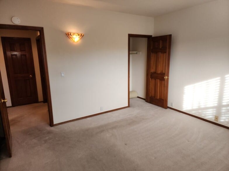 Building Photo - 9335 Admiral Lowell Pl NE