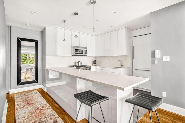 Building Photo - 309 E 87th St
