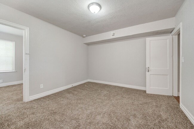 Building Photo - 817 East Dr
