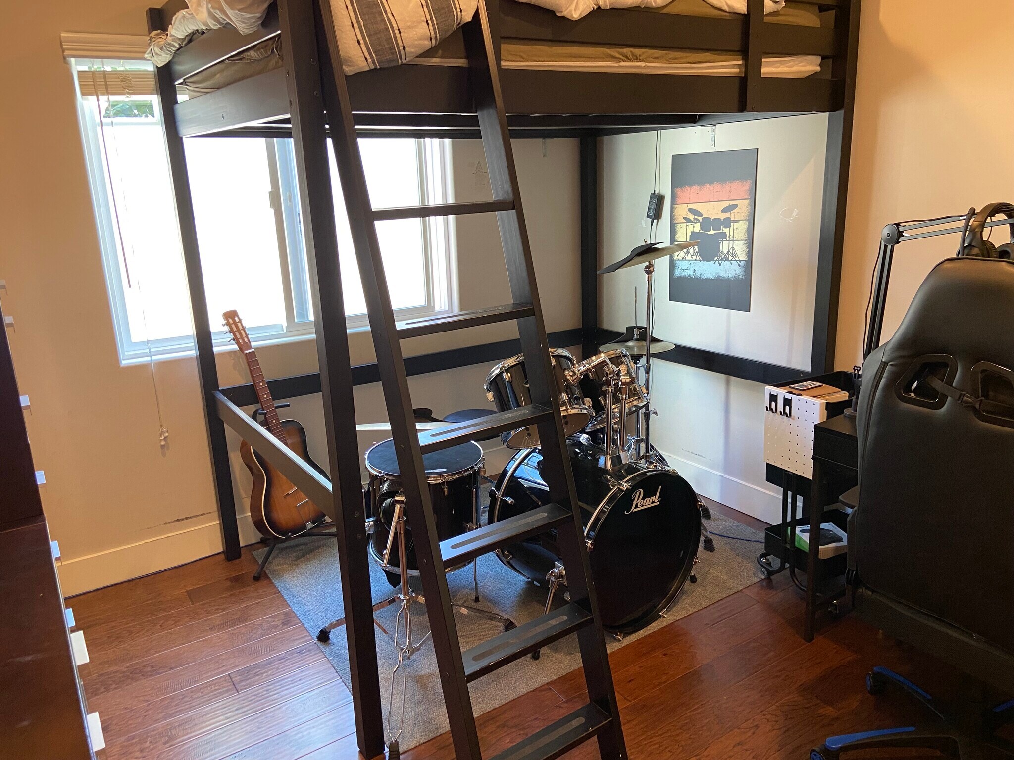 Building Photo - 4470 Stansbury Ave