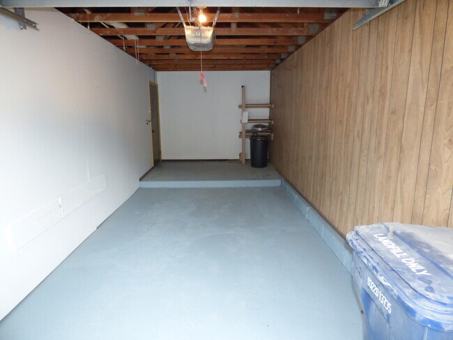 Building Photo - 402 Sandalwood Ln