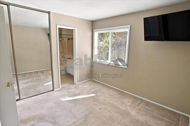 Building Photo - 21748 Grovepark Dr