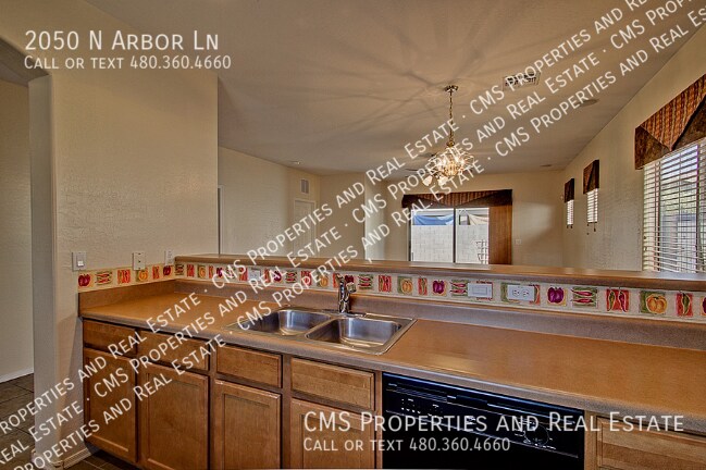 Building Photo - 2050 N Arbor Ln