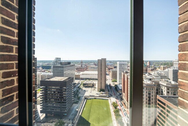 Building Photo - 10 Light St