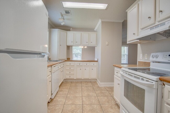 Building Photo - Don’t Miss This West Pensacola Rental — Open Floor Plan, Large Primary Suite, Outdoor Deck & Minu...