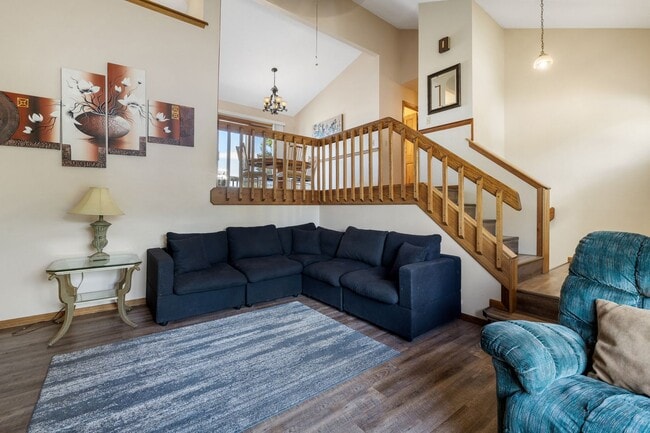 Building Photo - 3704 Meadowbrook Dr