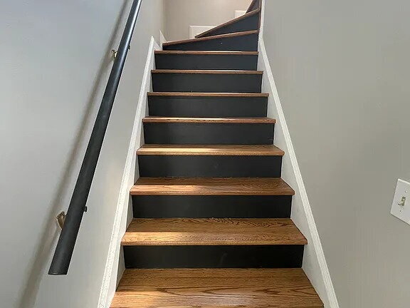 Building Photo - Beautiful house that features a master bedroom on the first floor