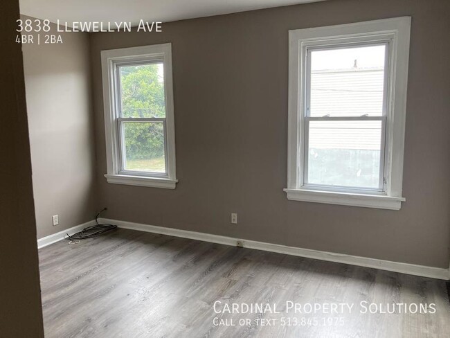 Building Photo - 3838 Llewellyn Ave