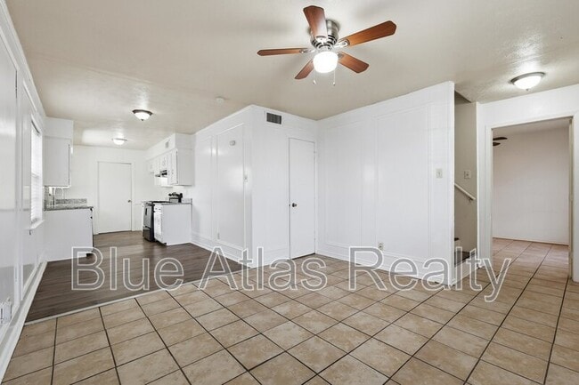 Building Photo - 704 Skyline Dr