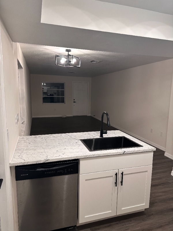 Building Photo - 3100 Thomas Rd