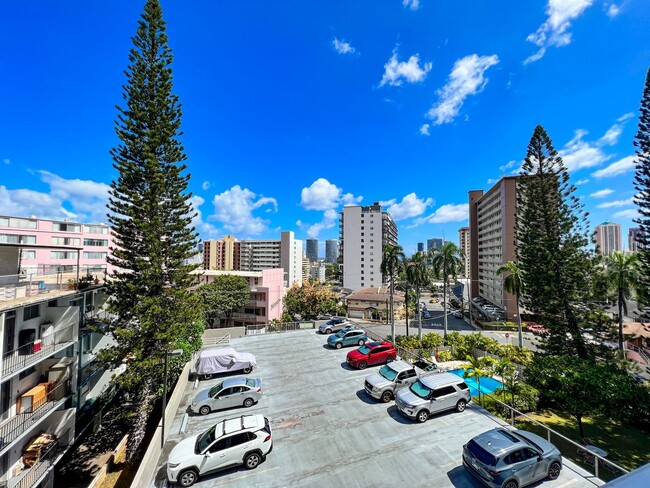 Building Photo - 2 Bedroom, 2 Bath unit at Victoria Plaza