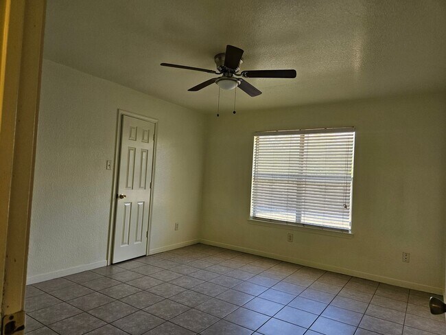 Building Photo - 3015 Cantabrian Dr