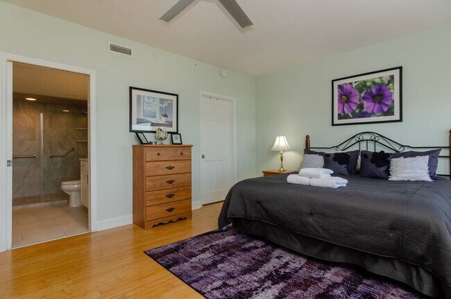 Building Photo - 2400 N Lumina Ave