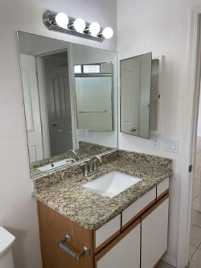 Building Photo - LAKE1335