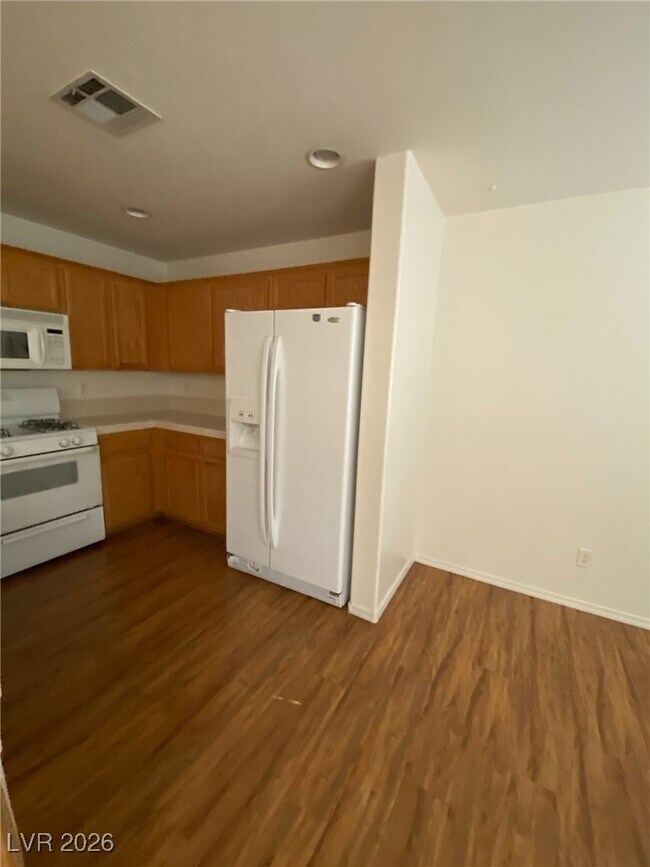 Building Photo - 987 Cantabria Heights Ave