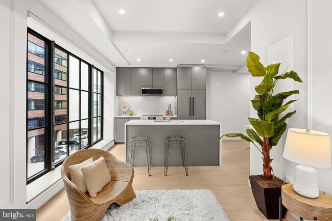 Building Photo - 2121 Ward Pl NW