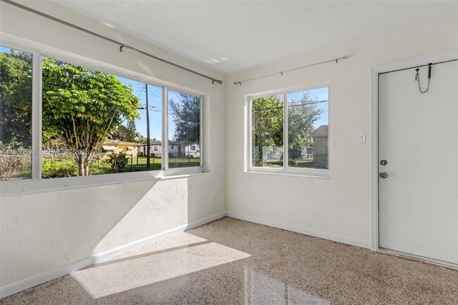 Building Photo - 616 NW 3rd Ct