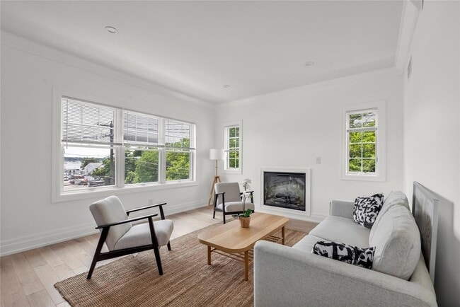 Building Photo - 22 Sagamore Hill Dr