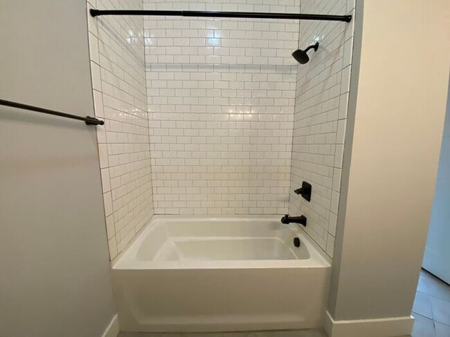 Building Photo - Beautiful 3 Bed 2 Bath in Madison - Newer Construction