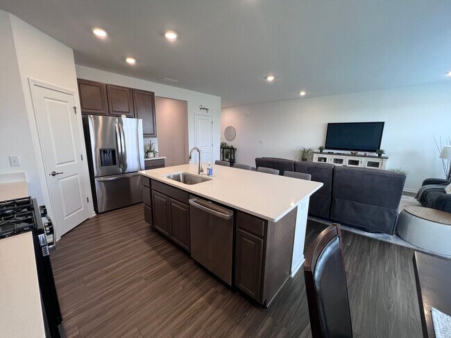 Building Photo - 25701 W Yorkshire Dr