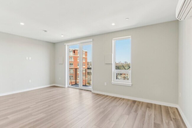 Building Photo - 1970 Dorchester Ave