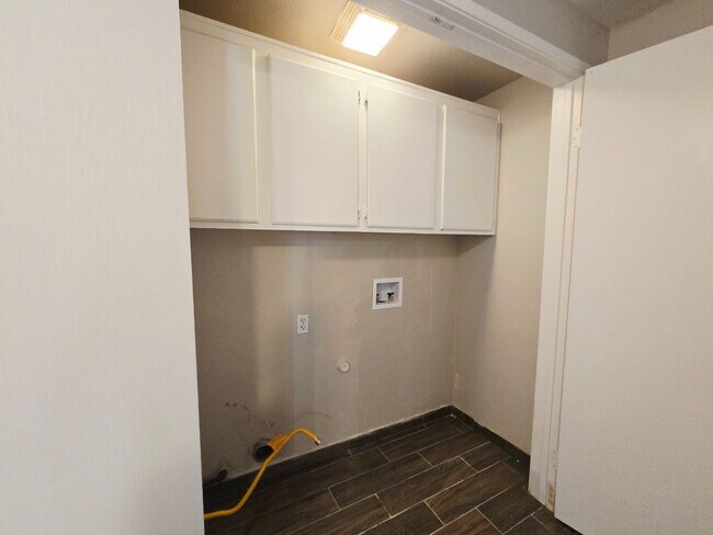Building Photo - Gated Community Comfort – 2 Bed, 2 Bath Beauty