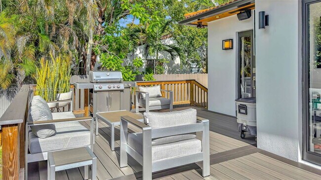 Building Photo - 130 SW 25th Rd