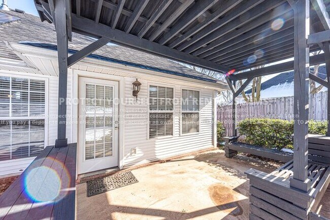 Building Photo - 4986 N Indian Oaks Trail