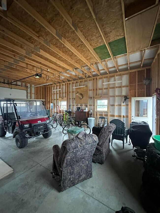 Building Photo - 3420 Point Lookout Rd