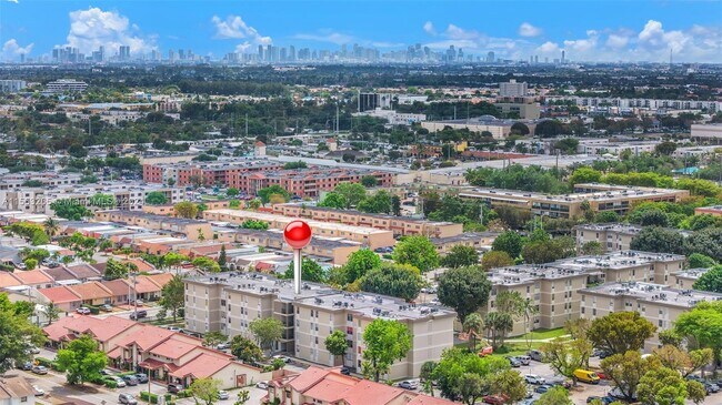 Building Photo - 1825 W 56th St