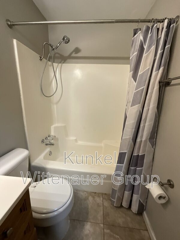 Building Photo - 801 W Nixon Dr