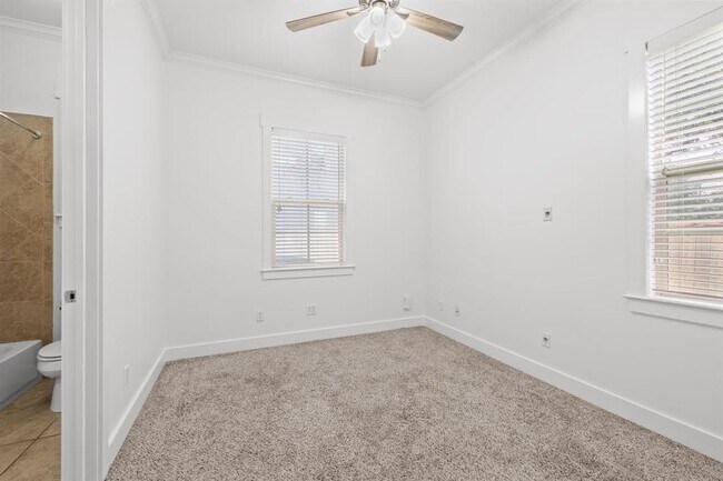 Building Photo - 1607 Chelsea Ln