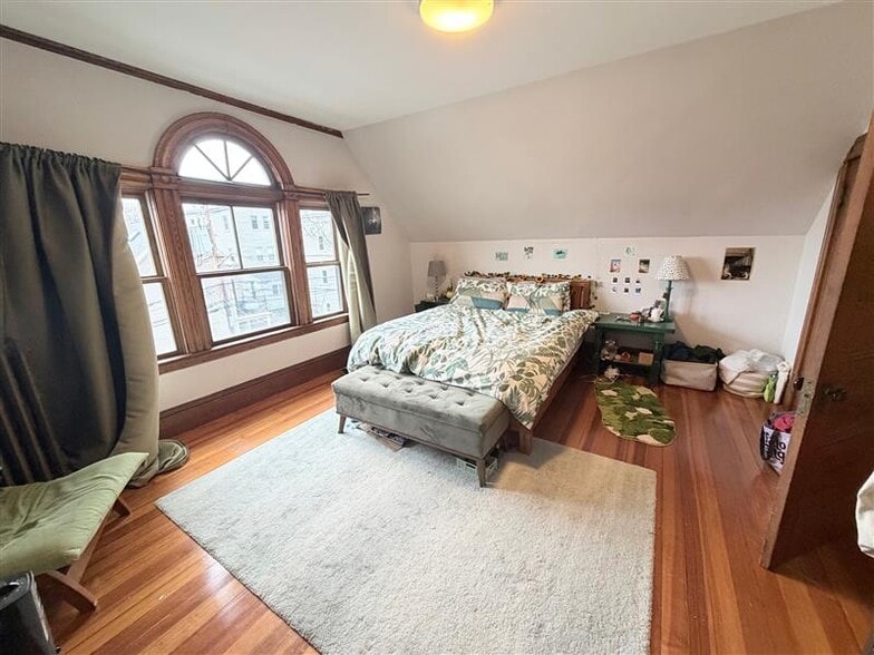 Building Photo - 13 Linden Ave