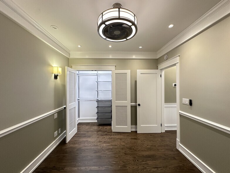 Building Photo - 1410 W Cornelia Ave