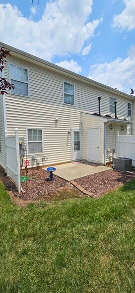 Back Patio - 3349 Tarleton W
