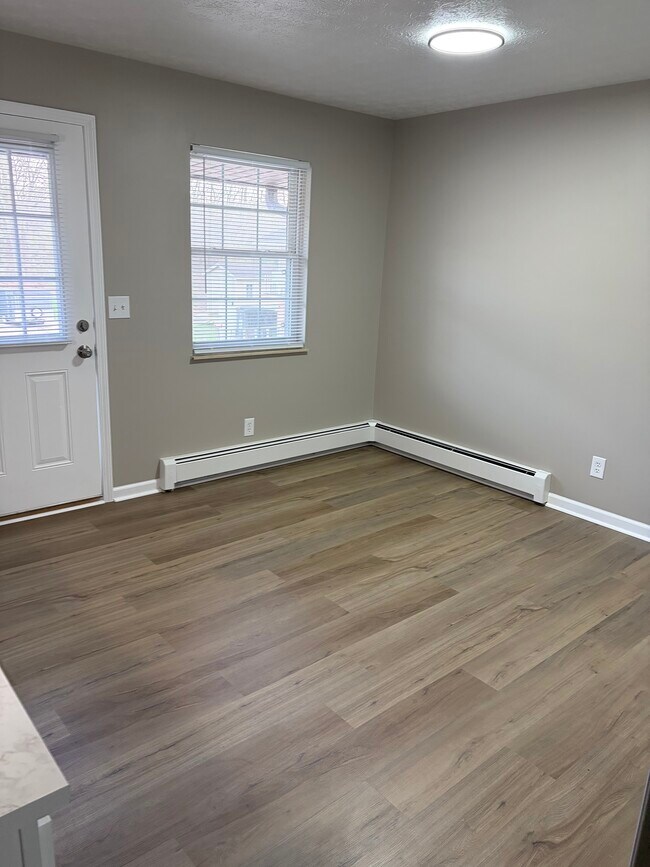 Building Photo - Green Acres - 4943-4959