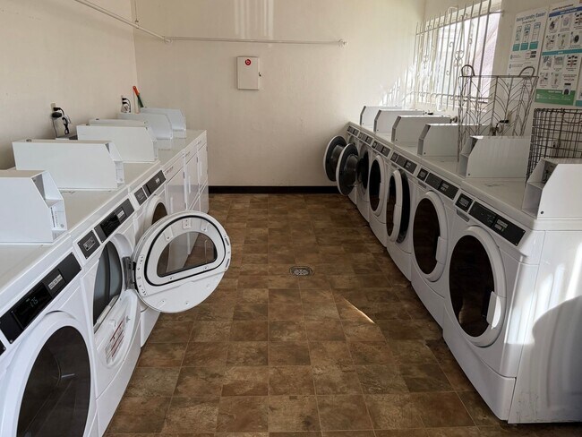 Building Photo - 3266 Ashford St