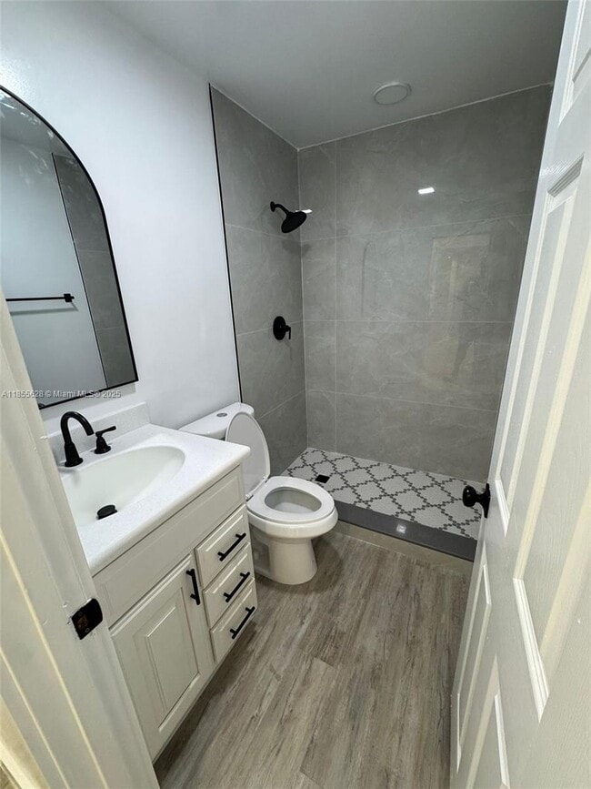 Building Photo - 2720 SW 11th Pl